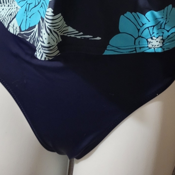 Old navy Women's Tankini Swim Two 2 Piece Tankini Setsz M.. 2 sets of bottoms - Picture 3 of 9